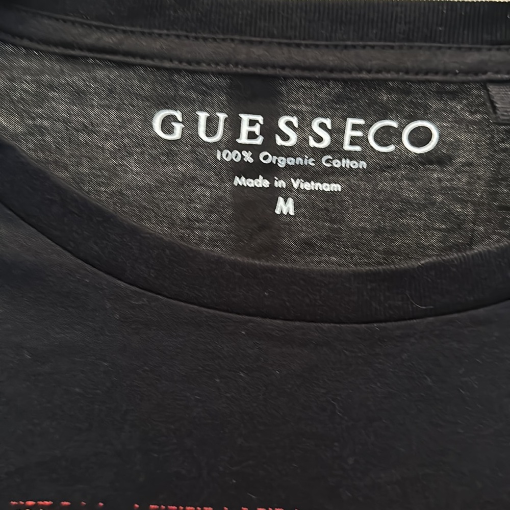 Guess - Mens RARE Graphic T-Shirt Black Tee Raised Lettering Fiery Logo - Picture 9 of 16